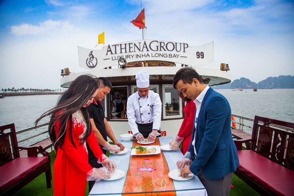 Du thuyền Athena