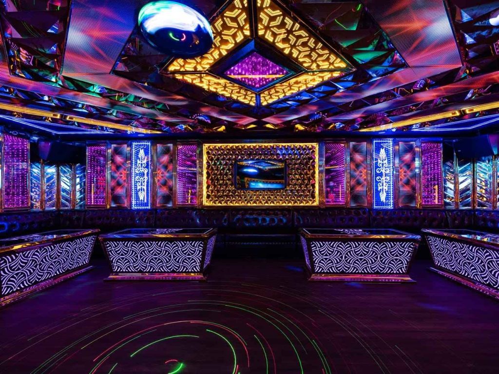 Phòng karaoke siêu rộng và hoành tráng