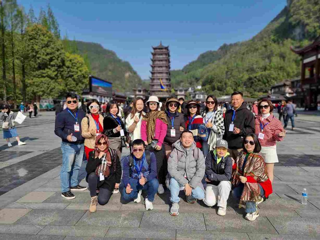 Đoàn khách đu tour Trung Quốc của Smile Travel