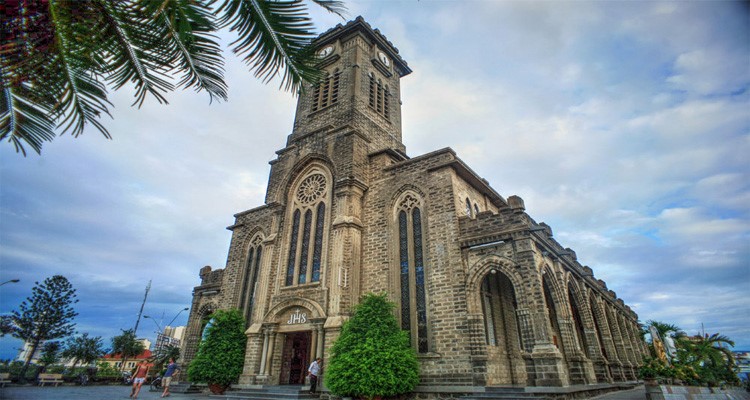 Nhà thờ đá Nha Trang hay còn gọi là nhà thờ Chính Tòa