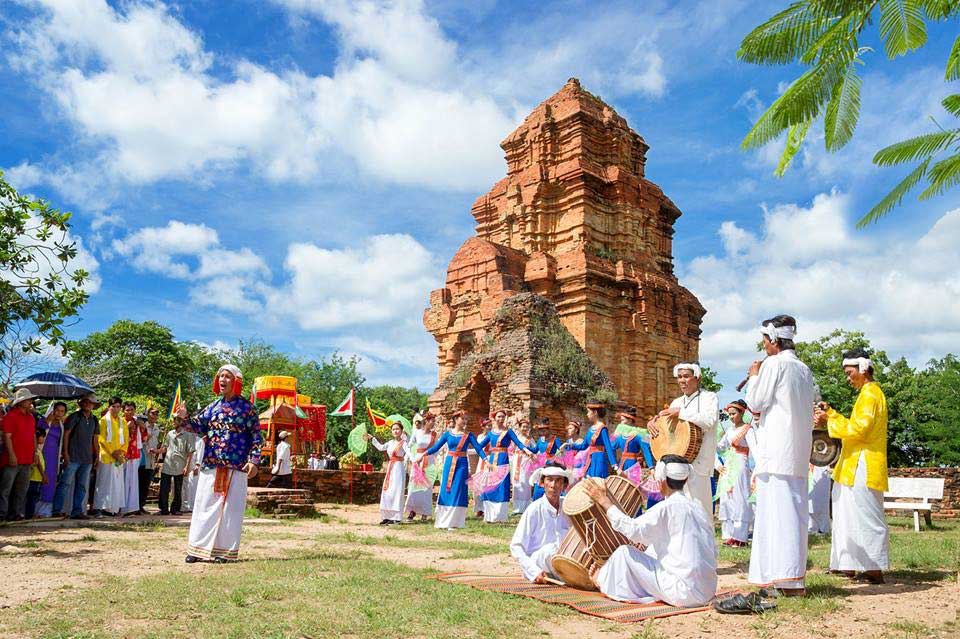  Lễ hội tháp Chàm Poshanư
