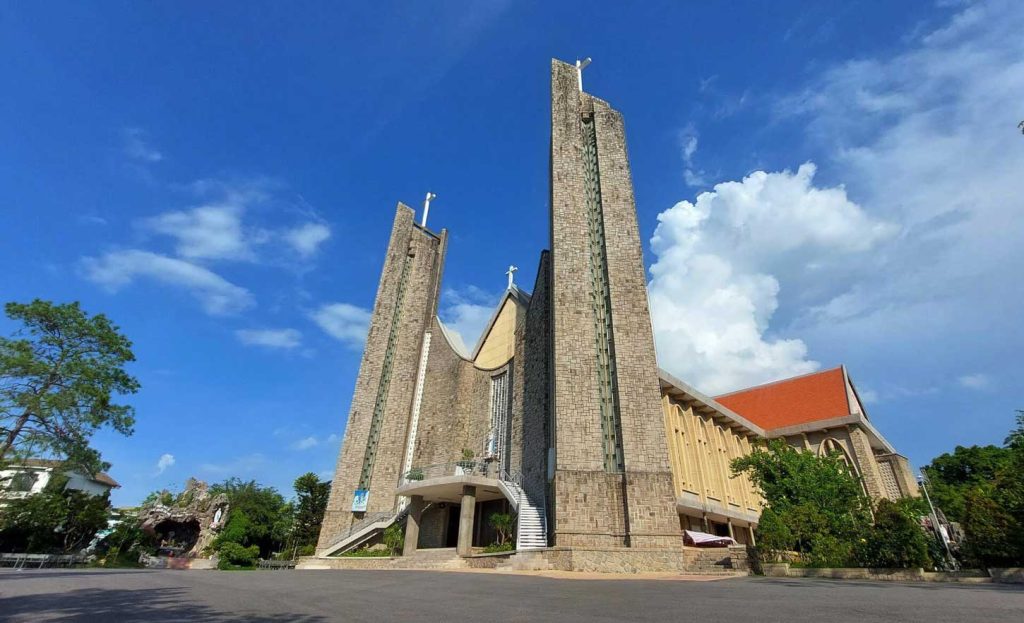 Nhà thờ Phủ Cam - công trình đẹp tựa trời Âu trên đất Huế
