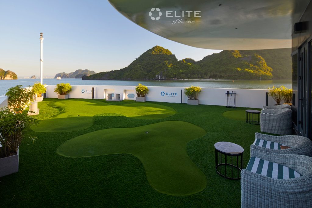 Sân Golf view vịnh cực chill trên du thuyền Elite Of The Seas Cruise