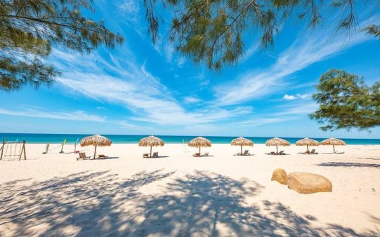 Biển Nhật Lệ - một trong những bãi biển đẹp nhất Miền Trung Việt Nam