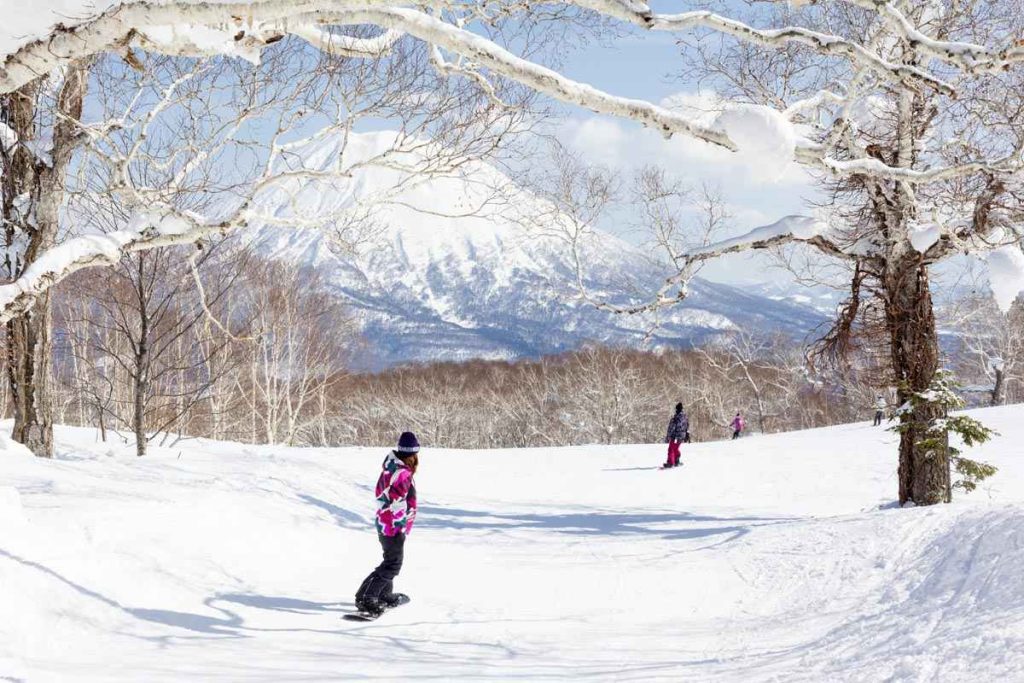Khu trượt tuyết Fujiten với background là núi Phú Sĩ