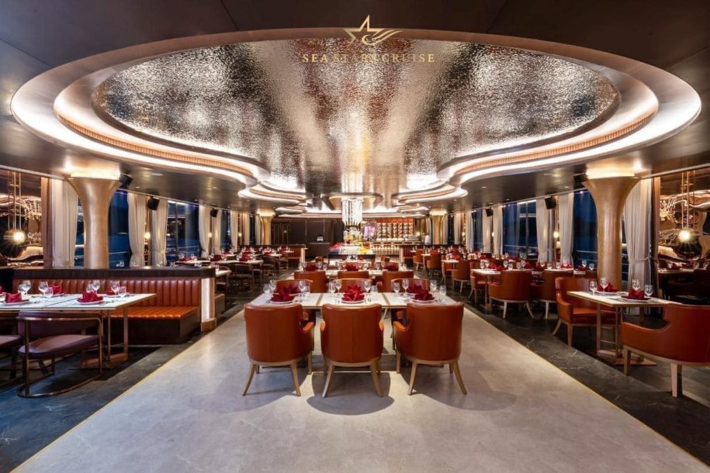 Thưởng thức những bưa ăn hảo hạng trong không gian nhà hàng xa hoa đẳng cấp chỉ có tại Sea Stars Cruise