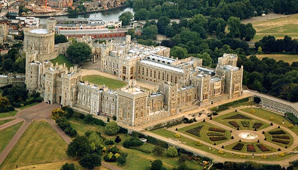 Lâu đài Windsor - một trong ba nơi ở ưa thích của Hoàng Gia Anh
