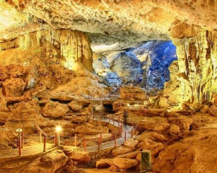 Vẻ đẹp ngỡ ngành của Hang Sửng Sốt