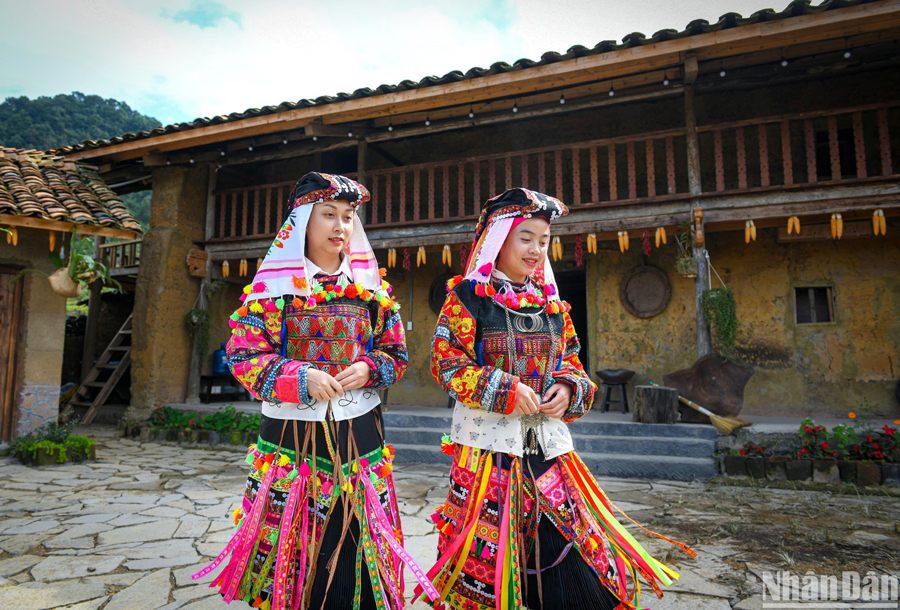 Trang phục truyền thống của dân tộc Lô Lô 