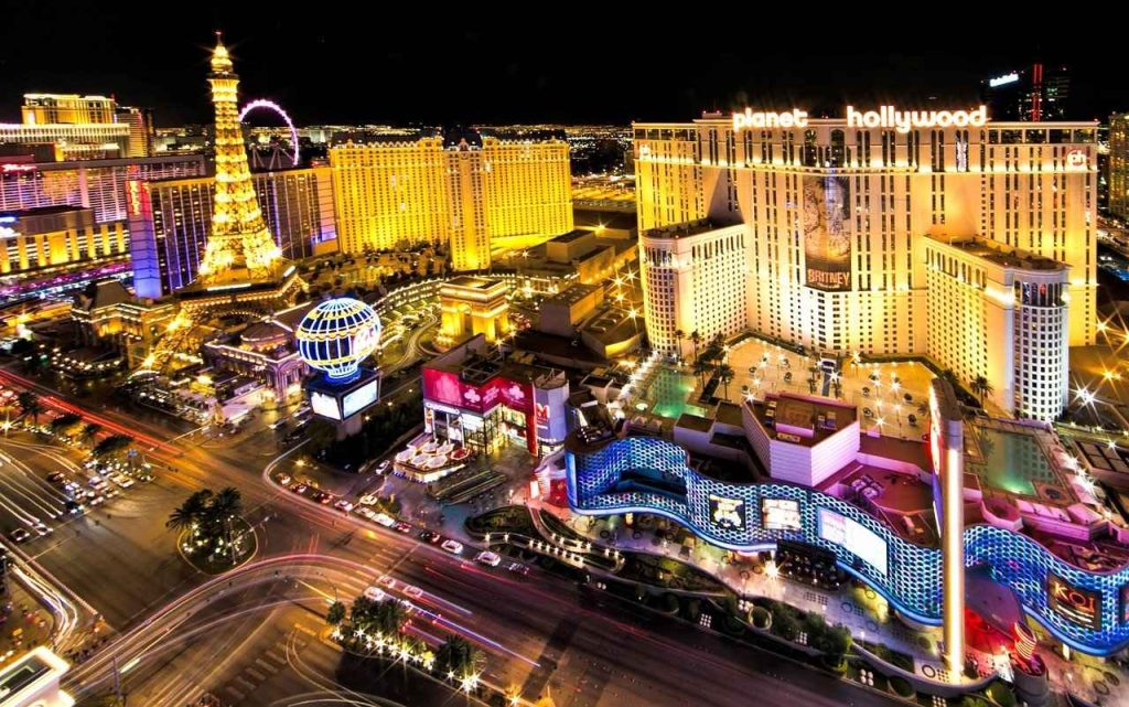 Las Vegas vẫn luôn rực rỡ ánh đèn kể cả khi đêm muộn 