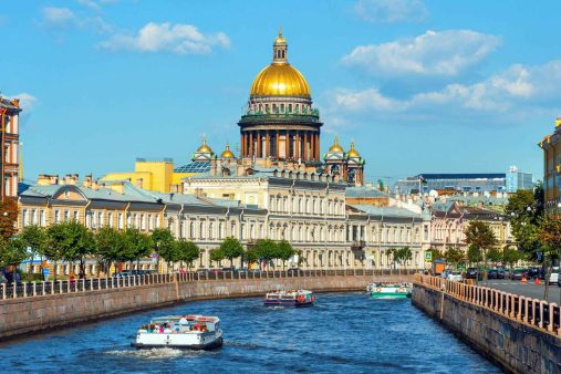 Du thuyền trên dòng sông Neva, ngắm toàn cảnh thành phố St.Petersburg