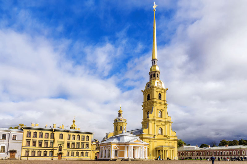 Tượng đài nổi tiếng của Tsar Peter Đại đế, người đã thành lập thành phố St. Petersburg