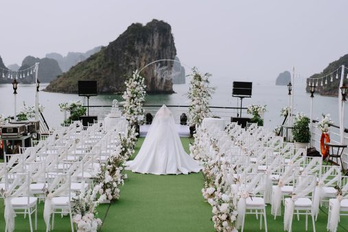 Trang trọng, tinh tế, riêng tư với những bữa tiệc cưới trên du thuyềm Hạ Long