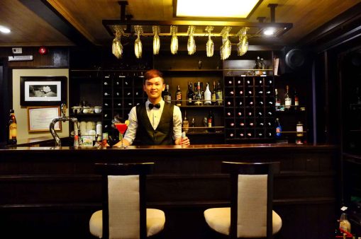 Đội ngũ nhân viên chuyện nghiệp tận tâm