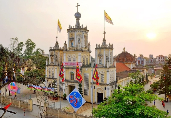 Nhà thờ Sầm Sơn - địa điểm du lịch Sầm Sơn không thể bỏ lỡ.