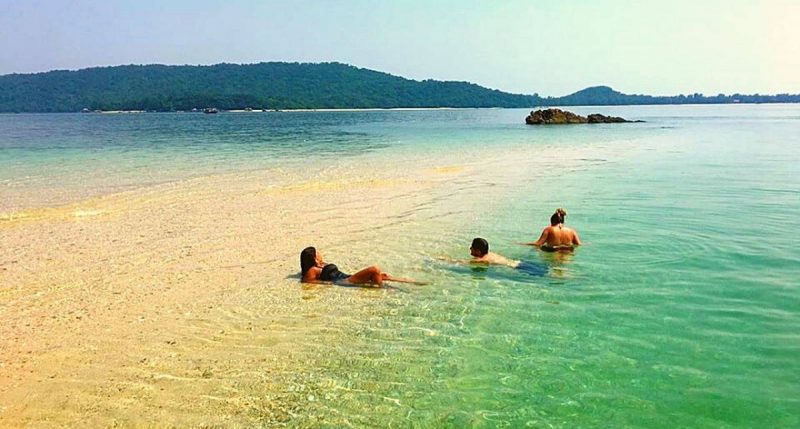 bãi tắm Hồng Vàn - bãi tắm được bình chọn là " bãi tắm đẹp quyến rũ nhất Châu Á