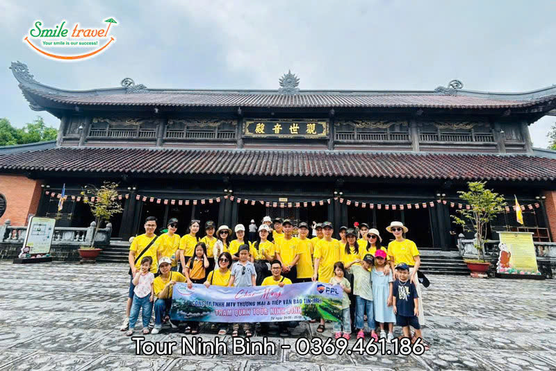 Đoàn công ty PPL đi tour du lịch Ninh Bình của Smile Travel