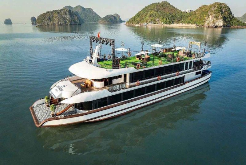 Tour du thuyền Ambrose Cruise trải nghiệm tuyệt vời giữa thiên nhiên kỳ vĩ