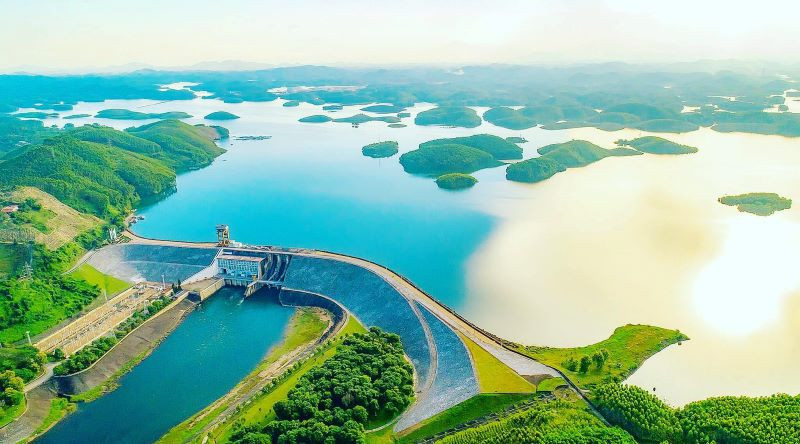 Chiêm ngưỡng vẻ đẹp hùng vĩ của hồ Thác Bà 