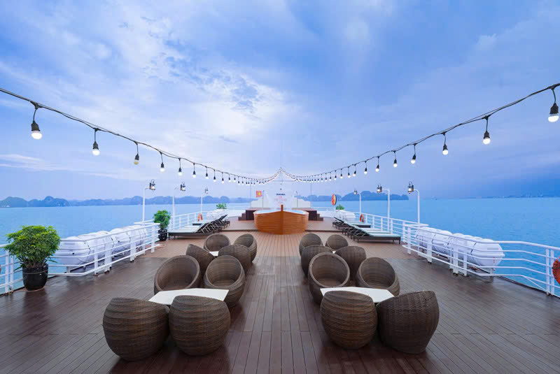 Sundeck du thuyền Sea Coral 5 sao