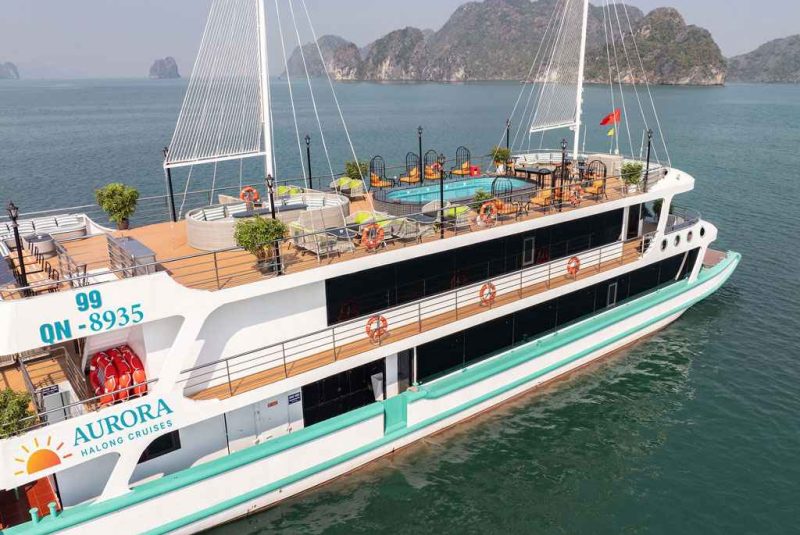 Du thuyền Aurora Hạ Long Cruise 1 ngày 5 sao cao cấp