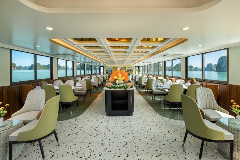 Không gian nhà hang sang trọng, rộng rãi