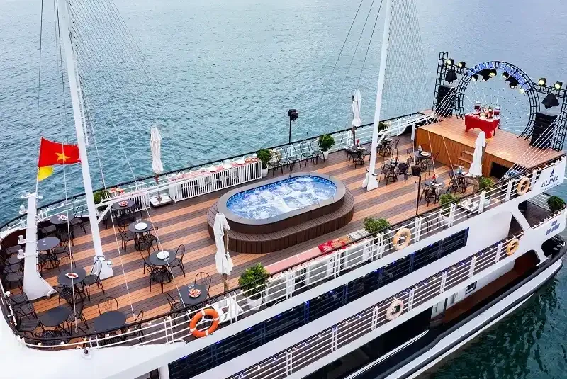 Bể sục Jacuzzi sang chảnh 