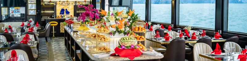 Nhà hàng cao cấp phục vụ ẩm thực buffet đa dạng các món 