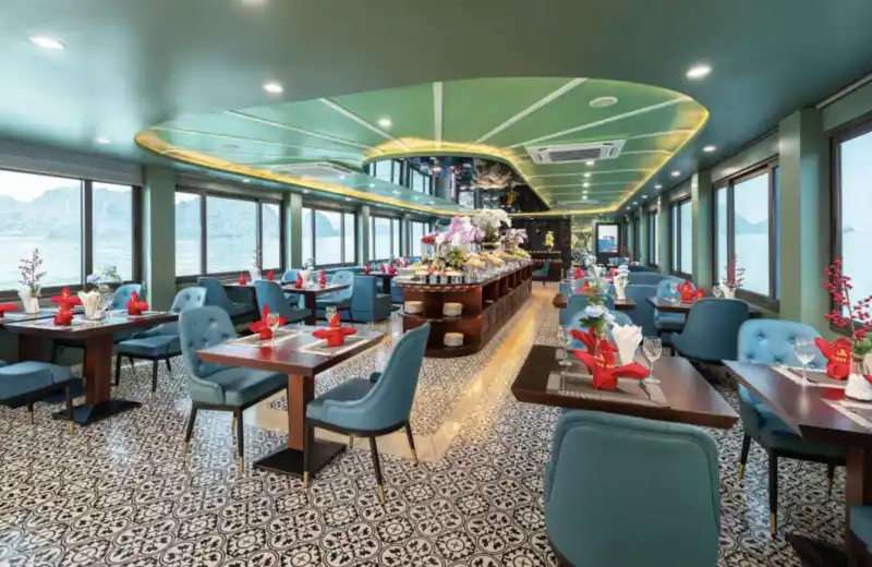 Không gain nhà hàng rộng rãi, sanh trọng 