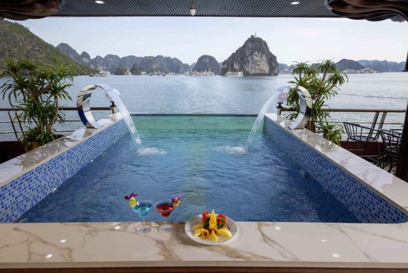 Bể sục Jacuzzi
