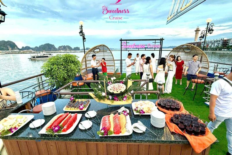 Sundeck và tiệc trà chiều