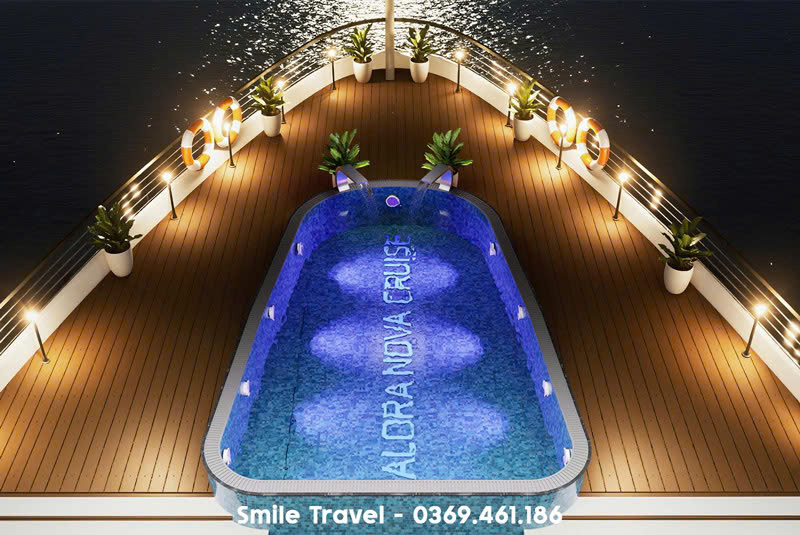 Bể bơi rộng view vịnh, check in cực đẹp 