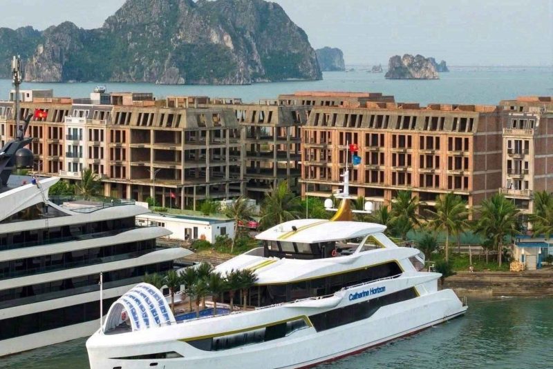 Du thuyền Catherine Horizon Cruise trong ngày