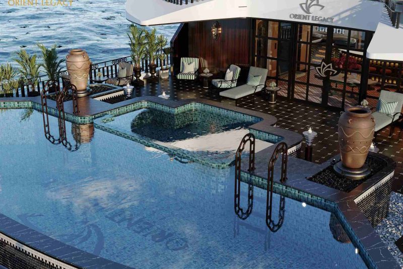 Bể bơi phía đuôi tàu ngắm trọn vẹn vẻ đẹp vịnh di sản 