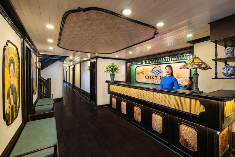 Du thuyền 4 sao Cozy Bay Grand