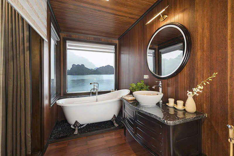 Phòng có bồn tắm view vịnh check in sang chảnh 