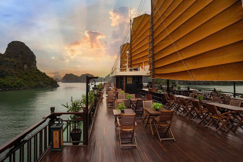 Sundeck rộng view toàn cảnh vịnh cực đỉnh 