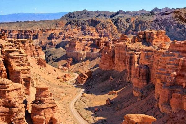 Charyn canyon kỳ quan thiên nhiên Trung Á