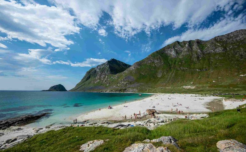 Bãi biển Haukland một trong những bãi biển nổi tiếng của Lofoten