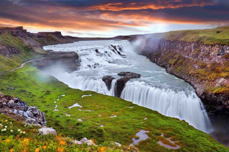 Goðafoss là một trong những thác nước đẹp nhất Bắc Iceland