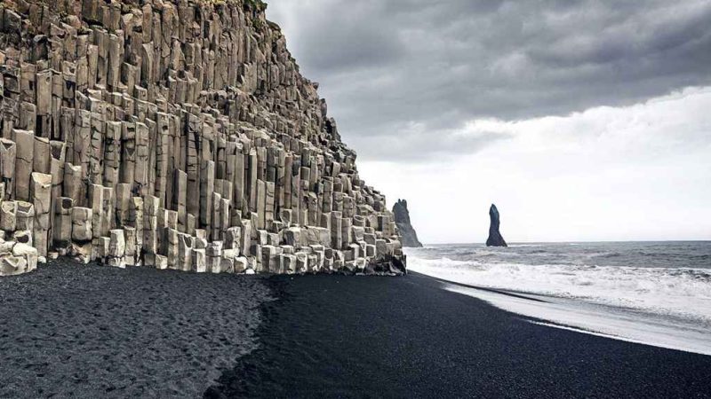 Bãi biển cát đen Reynisfjara