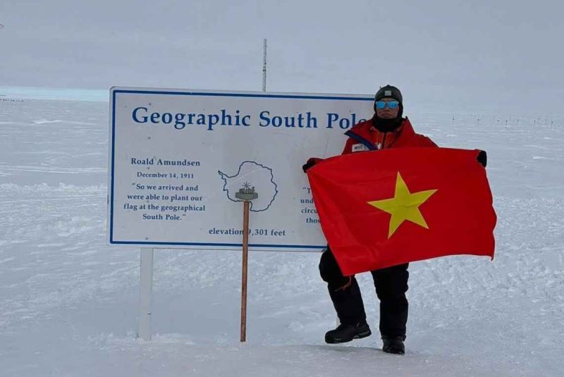 Trở thành người Việt Nam check in đỉnh Nam Cực South Pole 