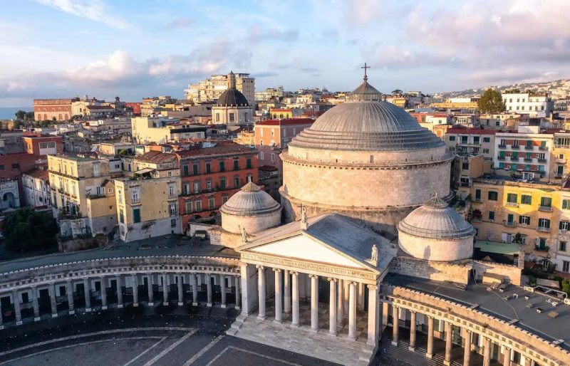 Quảng trường Piazza del Plebiscito